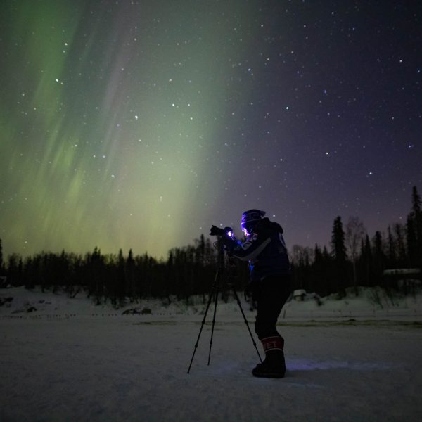 Volunteer vet takes time to photograph the northern lights the night before teams arrive in Skwentna.